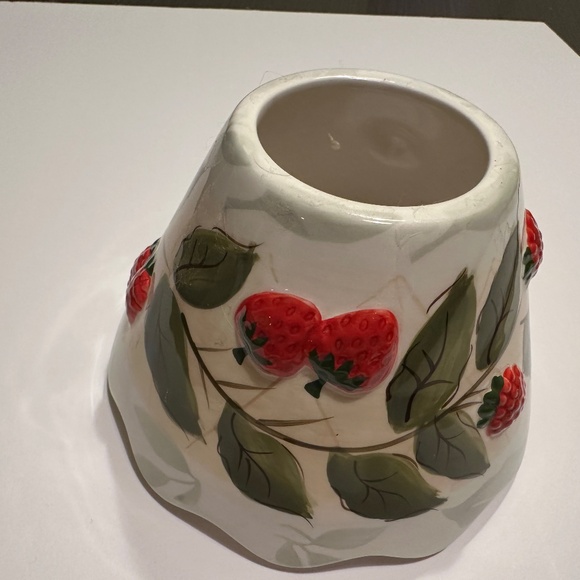 Yankee Candle Large Jar Shade Strawberries Leaves Cozy Cottage Ceramic Red White - Picture 3 of 6
